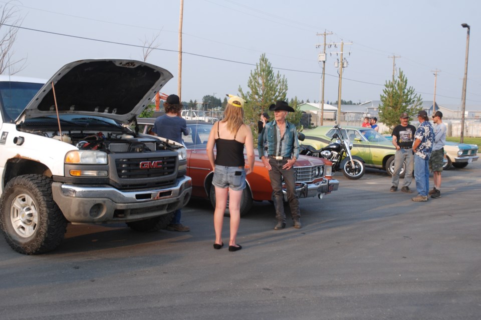 Anywhere from a few to a few dozen vehicle enthusiasts have been stopping by the Sundre Co-op Cardlock’s spacious parking lot on Friday evenings to gather for an informal, drop-in car show that welcomes all makes and models.
Simon Ducatel/MVP Staff