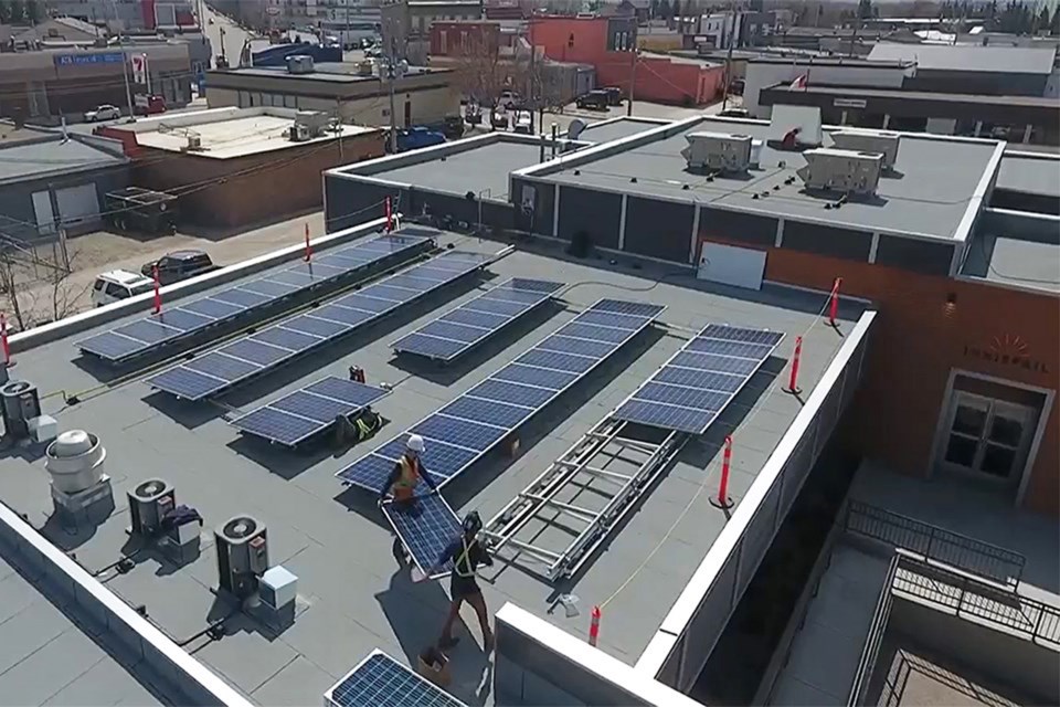 mvt-innisfail-administration-building-solar-panels