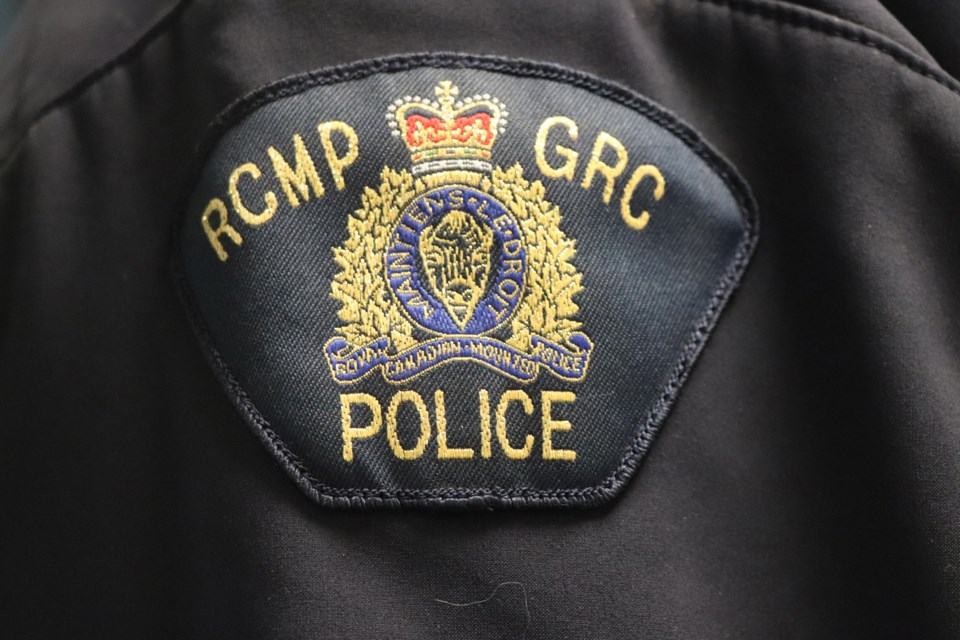 mvt-innisfail-cop-assaulted-by-red-deerians