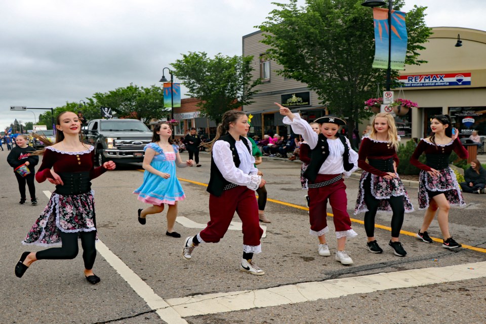 Members of Innisfail's Joy's School of Dance do a quick dance shuffle as they head down Main Street during the 2022 Innisfail Rotary Pro Rodeo Parade. Organizers are expecting at least 51 floats for 2023, compared to 32 last year. Johnnie Bachusky/MVP Staff