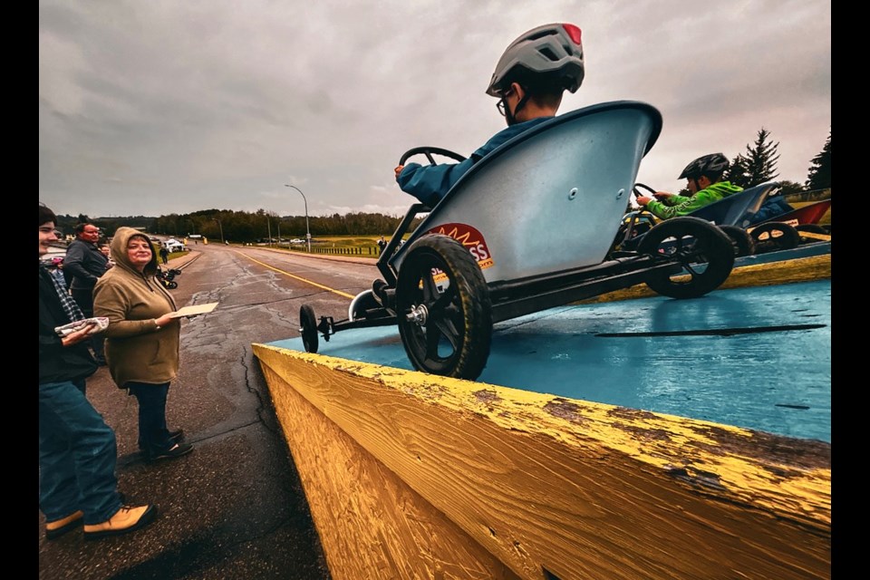 The 5th annual Innisfail Soap Box Derby proudly went ahead on Cemetery Hill on July 26 despite gloomy skies and periodic rain. Despite the poor weather the popular annual event attracted 31 racers and a smaller but enthusiastic crowd of supporters. Johnnie Bachusky/MVP Staff