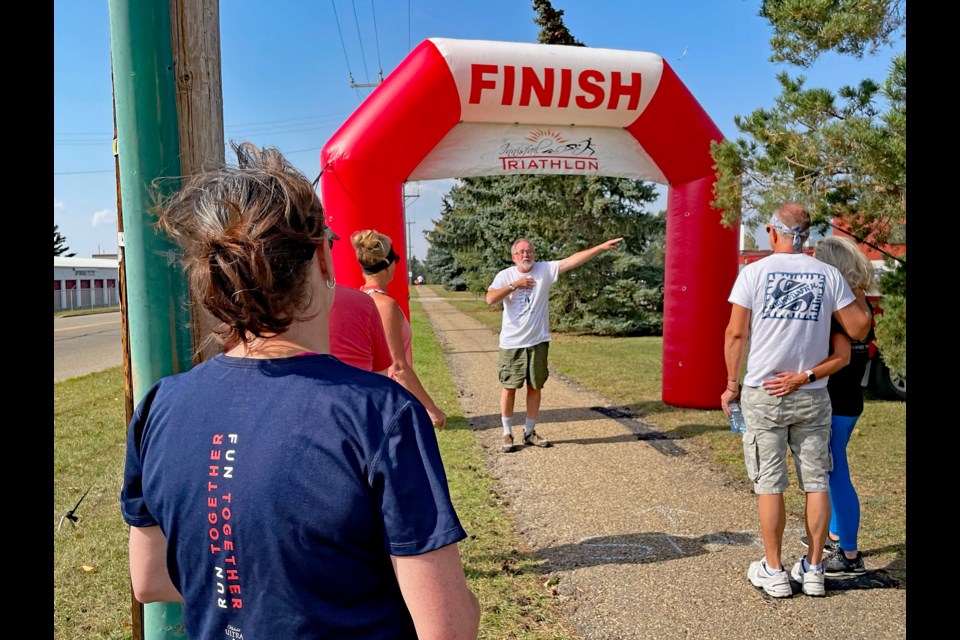 Patrick Gleason, the lead organizer for the 2023 Innisfail Terry Fox Run, welcomes participants and gives course instructions before the annual five-kilometre run began outside the Innisfail Curling Club at 1 p.m. on Sept. 17. Johnnie Bachusky/MVP Staff