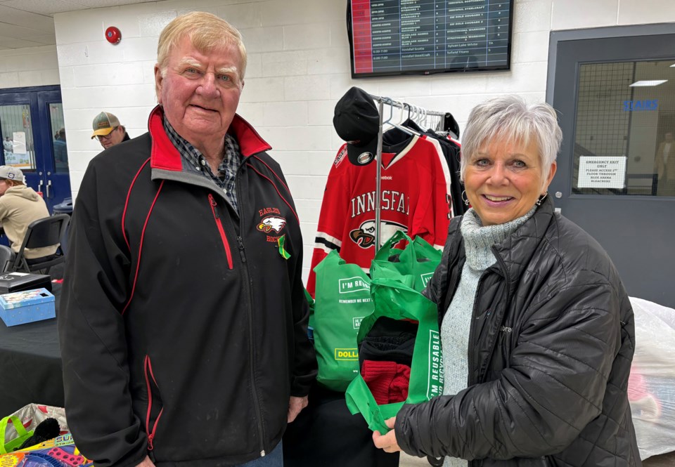 mvt-innisfail-xmas-mitts-for-kids