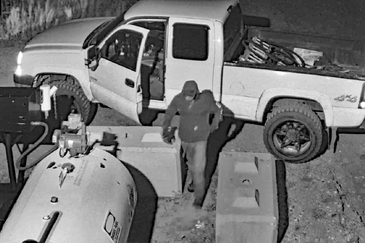 Olds RCMP asking for public help to identify fuel theft suspects