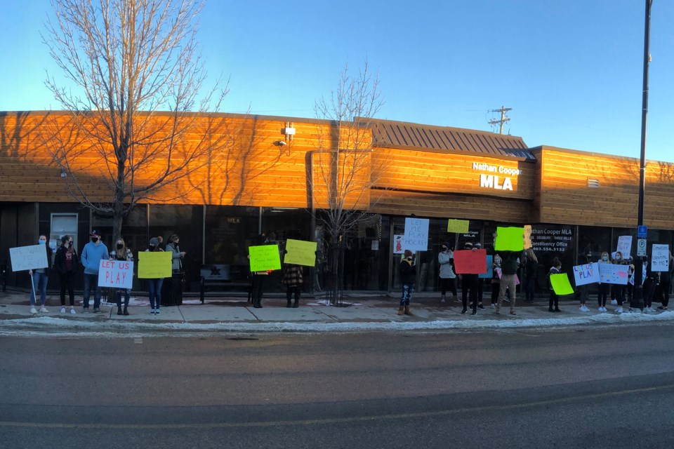 Parents and kids held a socially-distanced protest outside Olds-Didsbury-Three Hills MLA Nathan Cooper's Olds constituency office on Jan. 18.
Murray Elliott/MVP Staff