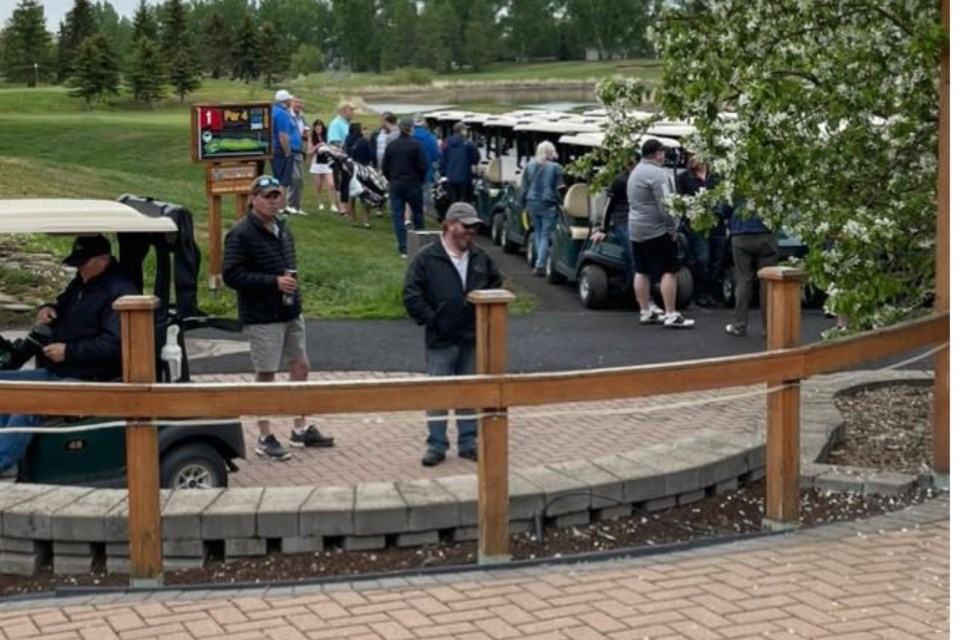 MVT-Memorial golf tournment raises