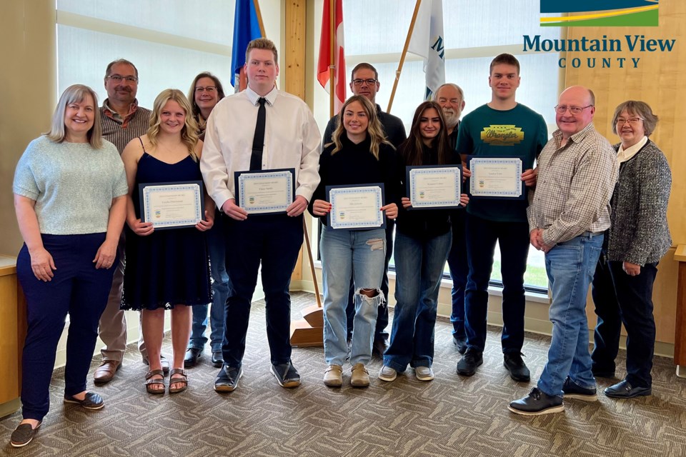 mvt-mountain-view-county-2024-scholarship-group