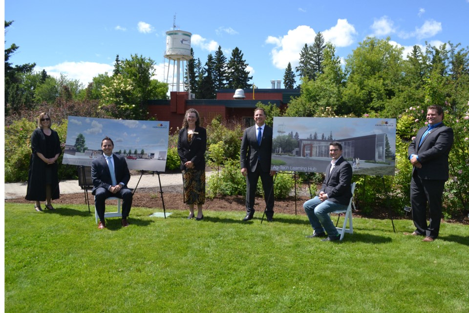 mvt Olds College unveiling social distance-2