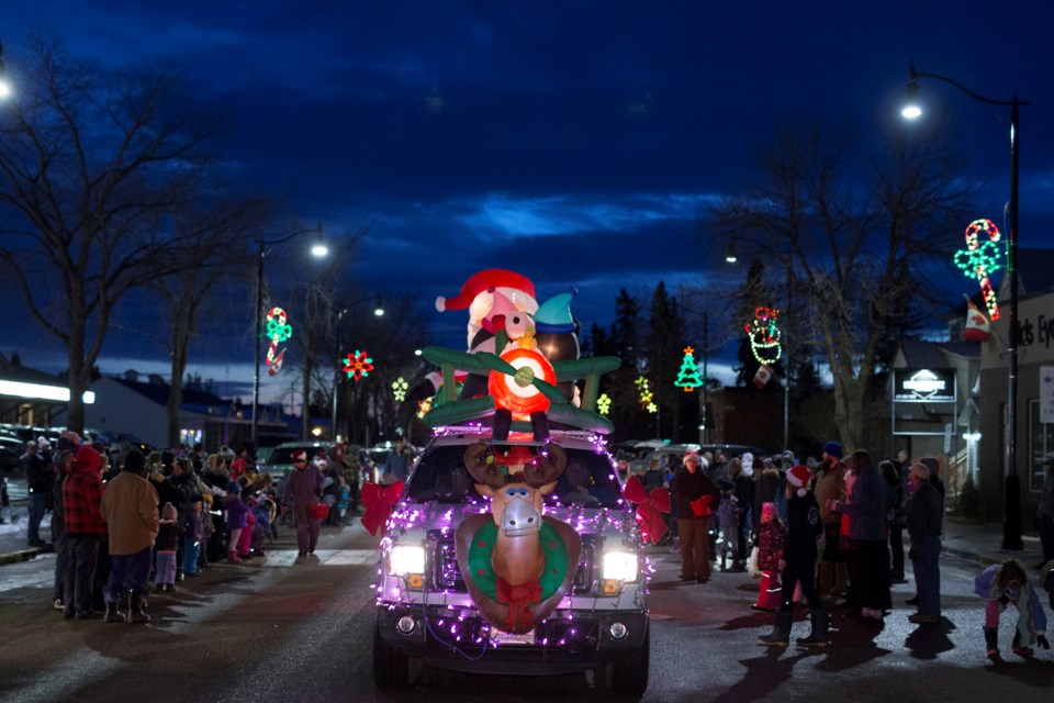 MVT olds fashioned christmas parade