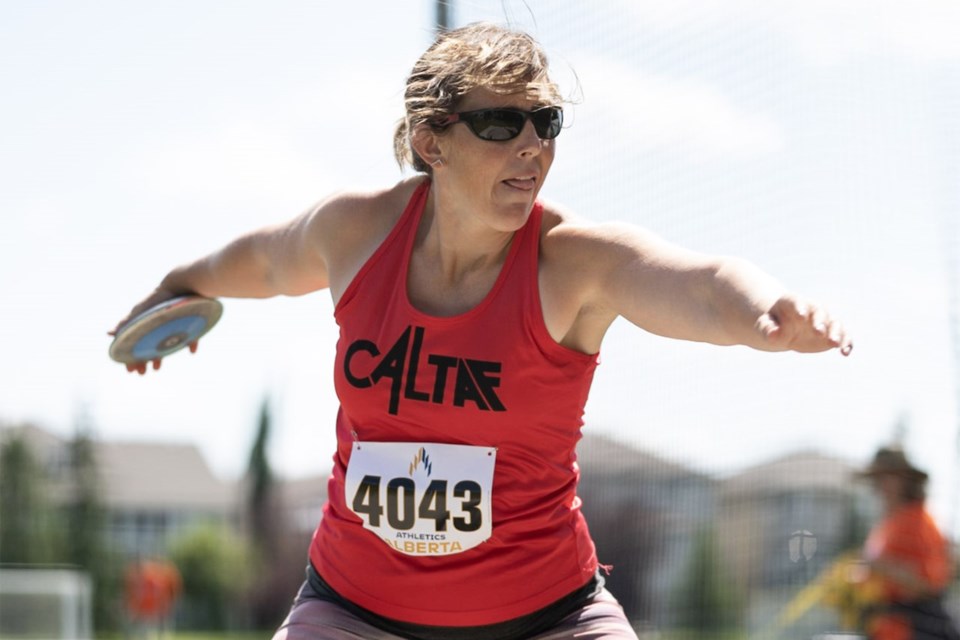 MVT Rachel Andres throws discus 2022