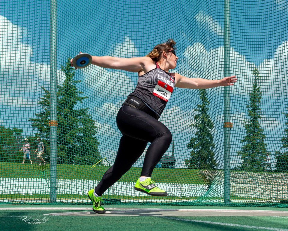 MVT Rachel Andres throws discus