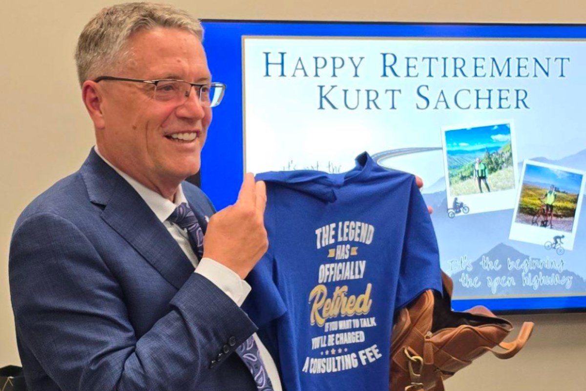 Colleagues applaud Chinook's Edge outgoing superintendent
