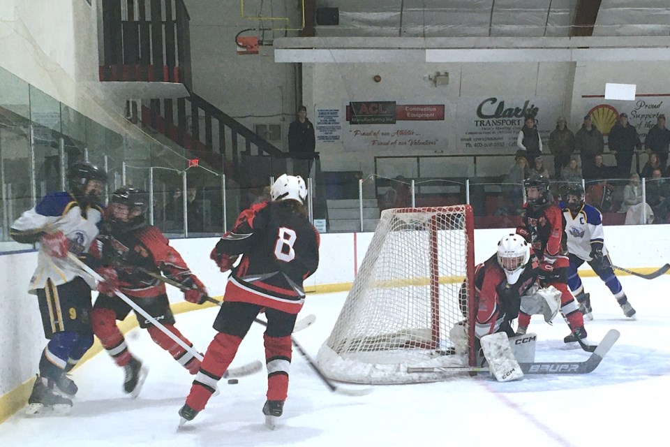 Sundre tier 3 U15 Huskies netminder Joey Fehr, the younger of the team’s two goalies playing his first year with the squad, got some icetime over the weekend during the squad’s annual home tournament fundraiser. Friday night’s opening match against the higher-ranked tier 2 Blindman Valley Broncos proved an uphill battle, and the Huskies – who at press time remained otherwise undefeated in regular Central Alberta Hockey League play – lost their first game of the season. The Broncos went onto win the gold medal final.
Simon Ducatel/MVP Staff