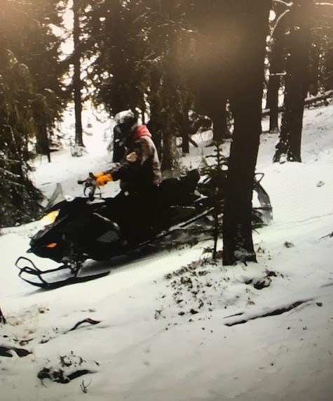 Local Mounties are asking the public for help identifying two theft suspects after responding to a report that 30 trail cameras and nine salt blocks had been stolen from a property in Clearwater County. One of the suspects was operating a black snowmobile and was wearing a dark helmet, a red hoodie underneath the helmet, a grey/brown-coloured jacket, and yellow gloves.
Photo courtesy of Sundre RCMP