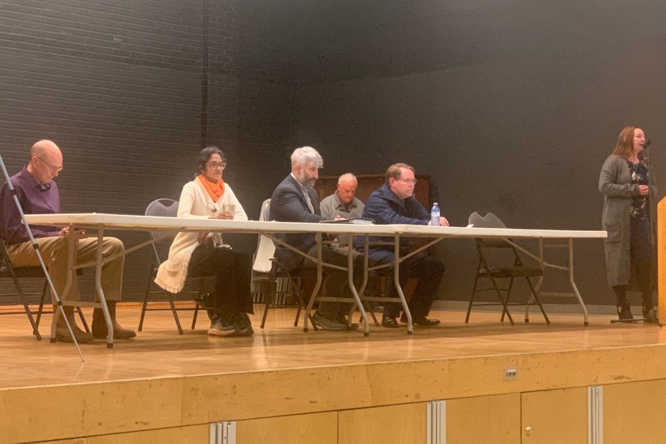 The Sundre and District Chamber of Commerce organized the event, with all five of the new Yellowhead riding’s candidates attending. From left: Dale Heath, Christian Heritage Party; Avni Soma, NDP; Michael Fark, Liberal; William Stevenson, CPC; and Vicky Bayford, PPC at the mic. In the background, Bergen-area resident Gerald Ingeveld volunteered to remind the candidates when their allotted time was up.  
Simon Ducatel/MVP Staff