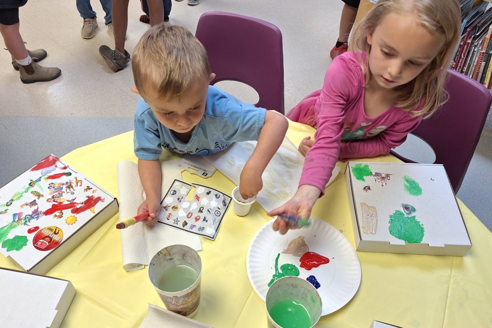 The Sundre and District Museum, Greenwood Neighbourhood Place Society, and the Sundre Municipal Library once again partnered up to put on the second annual Sundre summer day camp on July 15-18. The final day featured a camping theme that involved making solar ovens to cook up s’mores. 
Photo courtesy of the Sundre Library