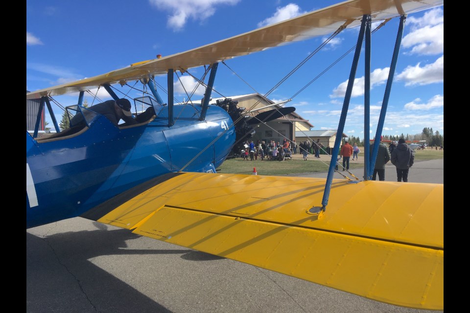 Thomas Thomas, from Bottrel, brought out on Sunday, May 8 from its Sundre Airport hangar this Boeing Stearman Primary Trainer (PT) 17 during the return of the Mother's Day Fly-In Breakfast that had not been held since the start of the pandemic. Although the biplane's owner, Scott Daum—a friend of Thomas' who lives in Water Valley but has a hangar at the local airport—was unable to attend, he entrusted Thomas to put the aircraft on display for the viewing public.
Simon Ducatel/MVP Staff