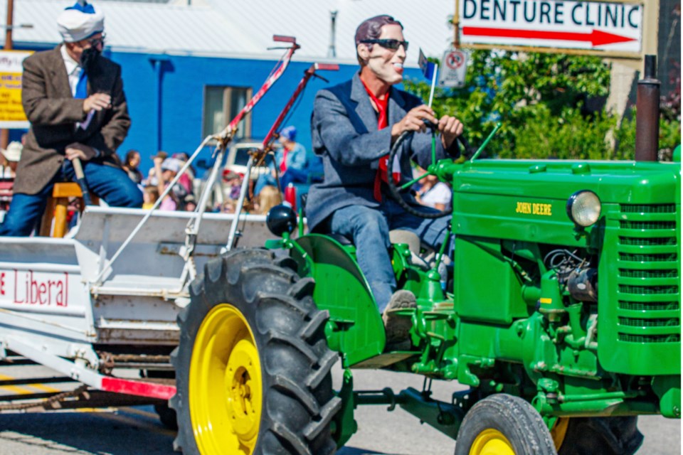 MVT-Sundre parade float