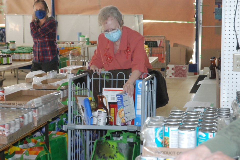 MVT-Sundre Santas food hampers