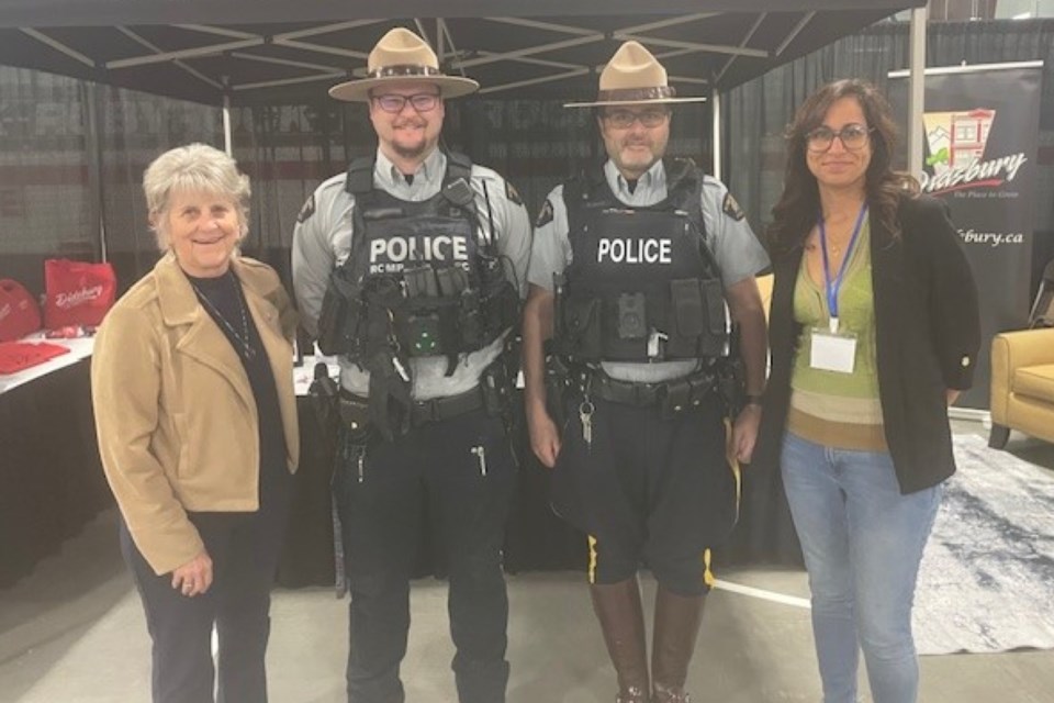 mvt-trade-show-police