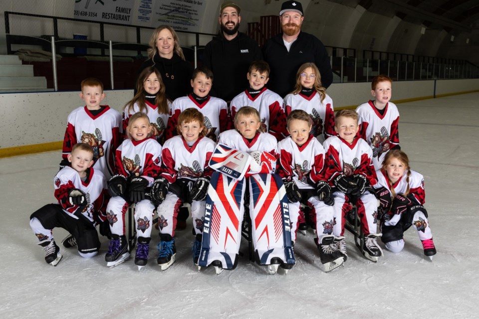 U8 BLUE - Team managers and coaches Val Hansen, Delainey McIntyre and Hayden Brenneis. Back row: Jakob Felker 35, Emma Dahlman 32, Edge Ellithorpe 39, Riot Shyback 37, Blake McIntyre 50 and Jack Brenneis 13. Front row: Brock Felker 10, Lily Hansen 14, Kastin Johnson, Dane Hansen 57, Chrome Cunningham 11, Geir Cunningham 9 and Wrenley Brenneis 31.
