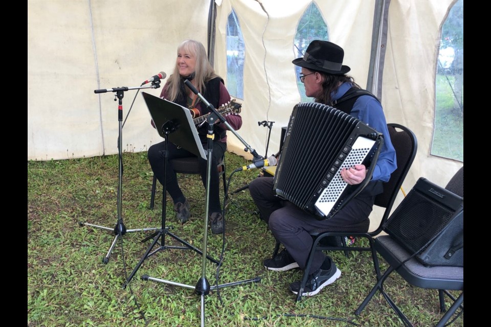 Linda Kitchin and Darcy North of Fromage Chaud perform in the Water Valley Community Association Tent. They have been together since 2012.
Dan Singleton/MVP Staff