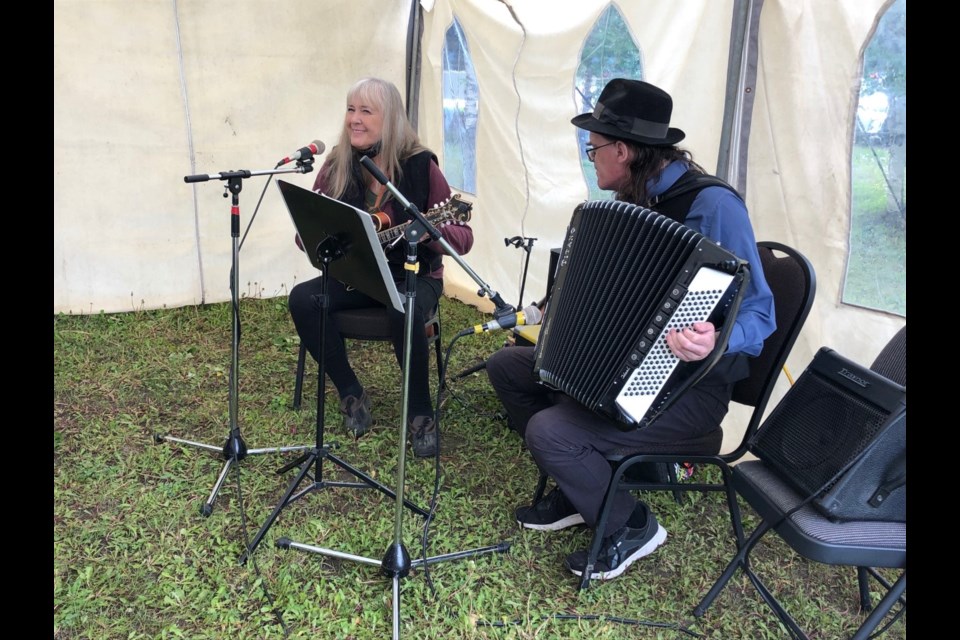 Linda Kitchin and Darcy North of Fromage Chaud perform in the Water Valley Community Association Tent. They have been together since 2012.
Dan Singleton/MVP Staff