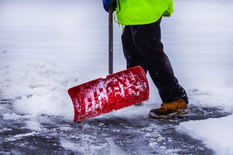 SUN stock snow shovel