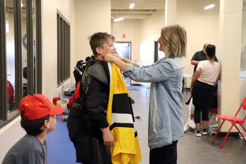 WEB Hockey camp mom and kid