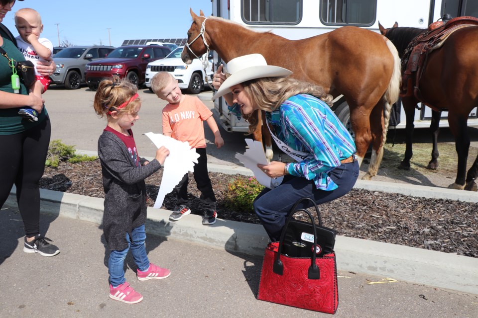 Many children were delighted to meet Alicia Erickson, Miss Rodeo Canada 2020 and 2021, during her visit to town on Sept. 4 where she met and entertained appreciative locals at Innisfail Chrysler. Johnnie Bachusky/MVP Staff