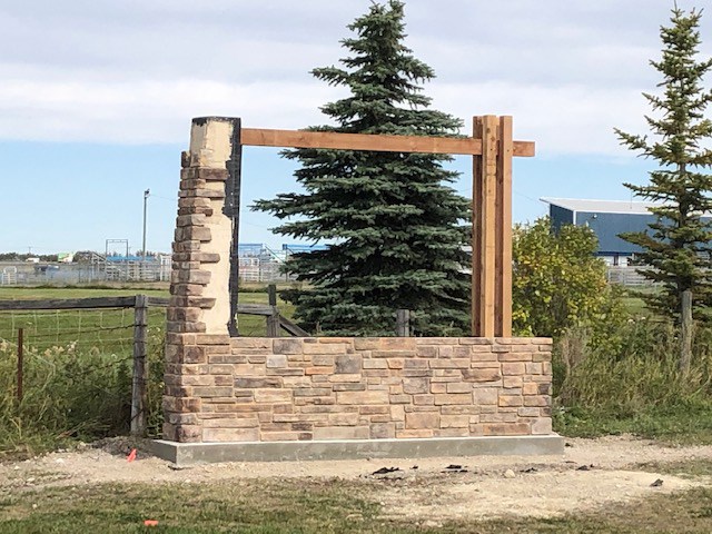 Welcome To Bowden sign structure