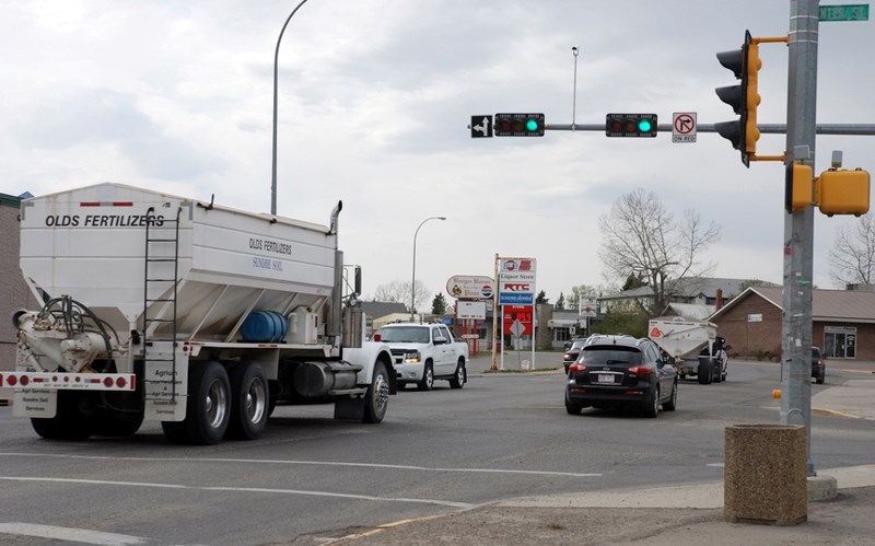A temporary pilot project to improve pedestrian safety on Main Avenue while maintaining a steady flow of traffic will not change the traffic lights at the Centre Street