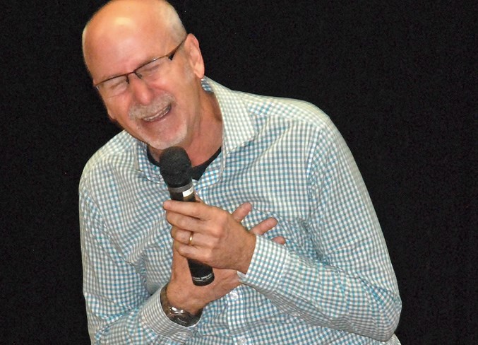  Comedian Phil Callaway drew loads of laughter when he mused how having a heart attack during a game of charades would be one awkward situation. During the course of his standup, he praised volunteers and the important impact they have on people’s lives, and urged people to make sure they “die young, but as old as you can.”