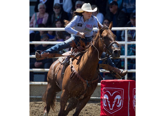  Shelby Spielman competes in barrel racing at the rodeo.
