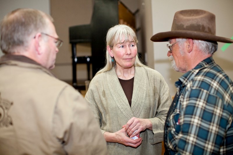 Jessica Ernst speaks with two people after her presentation at the Alberta Surface Rights Group meeting on March 15 in Eagle Hill.