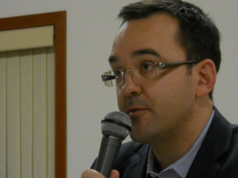 Blake Richards, MP, speaks at the Cremona meeting.