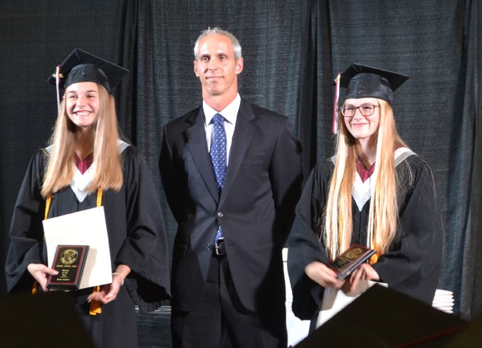 Didsbury Graduation Celebrates Student Achievements Mountainviewtoday Ca