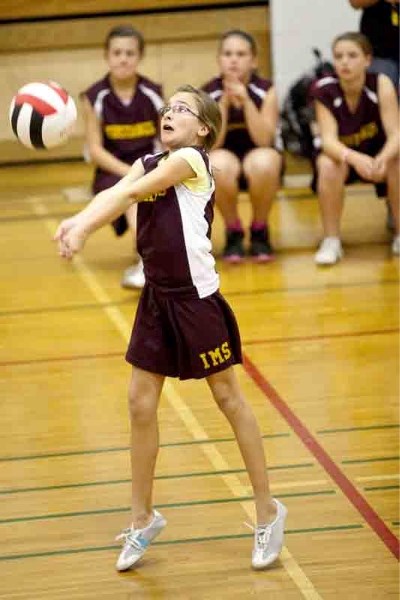 Innisfail Middle School Mustangs player Cassidy Smith returns the ball during the Mustangs game against the Deer Meadow Titans at Deer Meadow School last Friday.