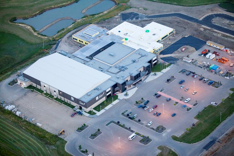 Alberta Municipal Affairs Minister Doug Griffiths has ordered Penhold town council to quit meddling into the affairs of administration.