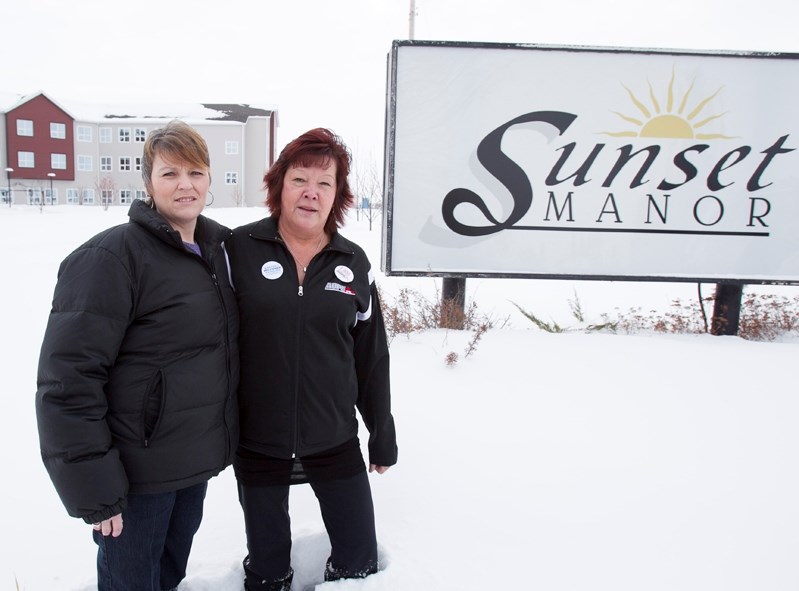Union members Jacquie Major, right, and Barbara Tuttle in front of the Sunset Manor on Jan. 9.