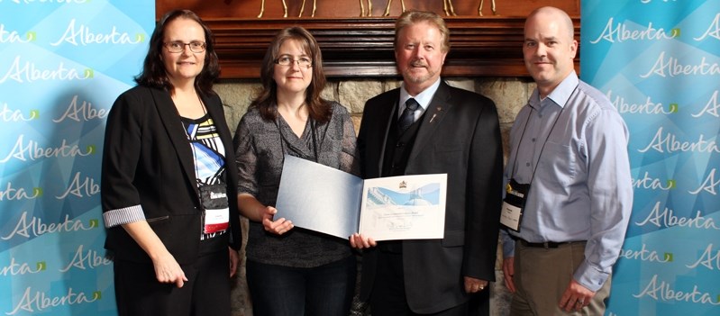 The library&#8217;s Laurie Hodges Humble (left), Melinda Mercer and Patrick Teskey (far right) receive the 2014 Minister&#8217;s Award for Innovation from Greg Weadick,