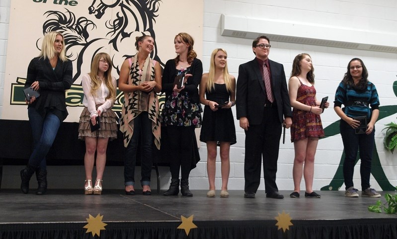 he Bowden Grandview Grade 12 honours students, from left to right: Alisha Grashof, Robyn Sali, Melissa Anderson, Darby McPhee, Madison Bush, Dane Williams, Chelsey Jasper and 