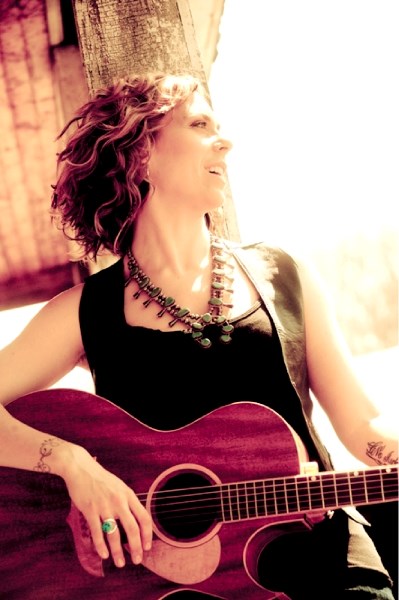 Ontario singer/songwriter Amanda Rheaume will be stopping in at Tracks Pub this Thursday, Aug 25 at 8 p.m. to perform with touring pal singer/songwriter Marc Charron.