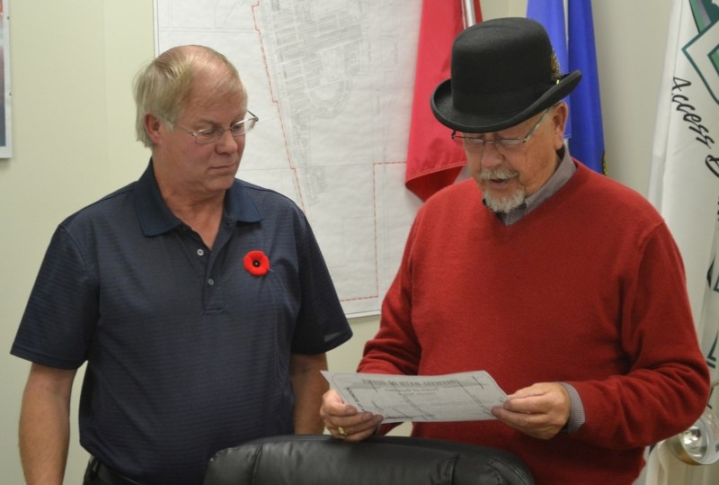 Councillor Lloyd Lane (right) recites the oath to serve as Bowden&#8217;s deputy mayor as Mayor Robb Stuart looks on. The ceremony was held during this past week&#8217;s town 