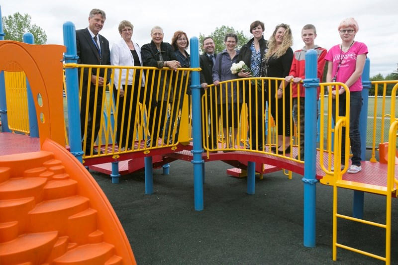 Olds mayor Judy Dahl (third from left) stands with representatives of the Chinook&#8217;s Edge School Division, the Town of Olds, Horizon School, students and parents at the