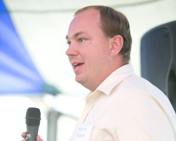 Steven Tannas speaks to the crowd during Dinner Party in the Wetlands.