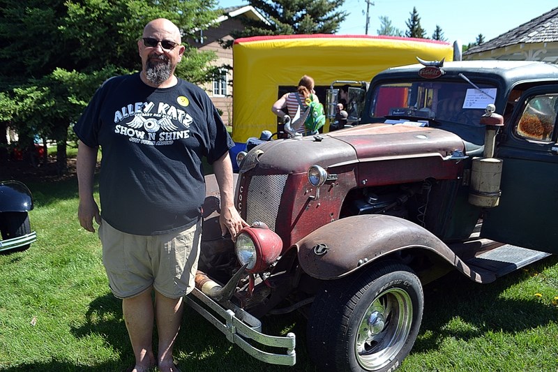 Olds&#8217; Daryll de Souza stands by his unique vintage auto creation &#8211; a 1933 PontiacRat.