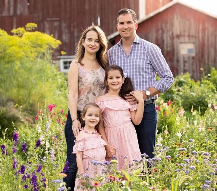 Tanya Zigomanis, with her husband and children, was diagnosed last year with multiple myeloma, an incurable blood cancer of the plasma cells. Supplied photo/Myeloma Canada