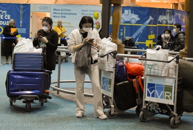 2020 06 22 Vancouver airport travellers