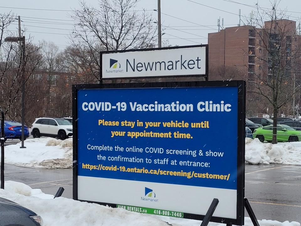 2022 02 16 COVID-19 vaccine clinic stock sign